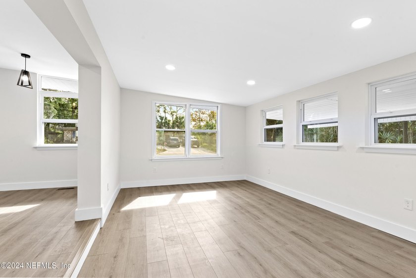 Welcome to your dream home! This beautifully remodeled - photo 8