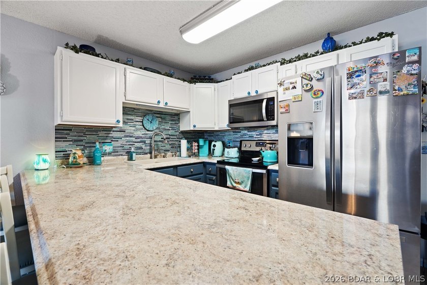 Motivated sellers! Experience the ultimate lakefront lifestyle - photo 12