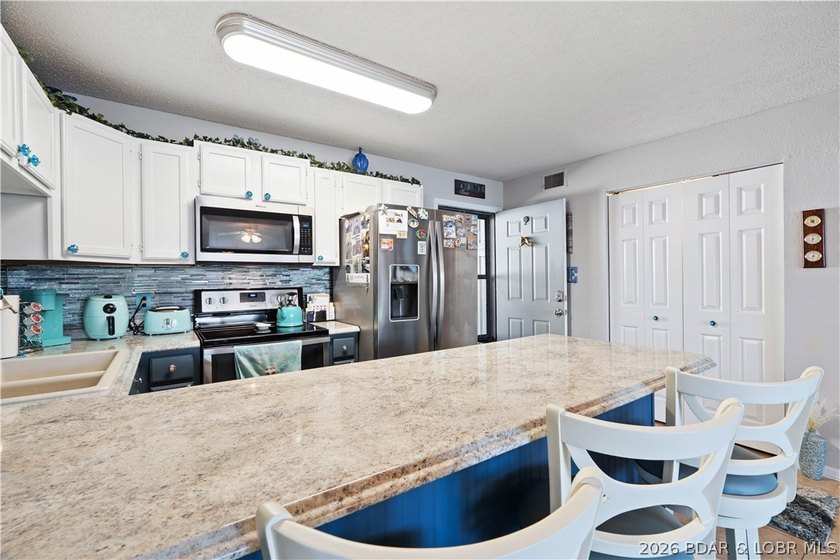 Motivated sellers! Experience the ultimate lakefront lifestyle - photo 15