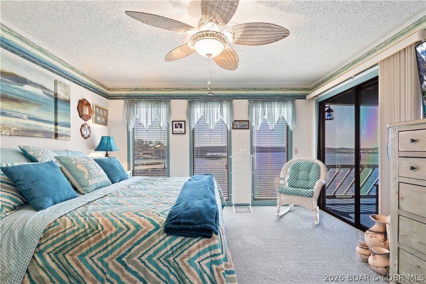 Motivated sellers! Experience the ultimate lakefront lifestyle - photo 17