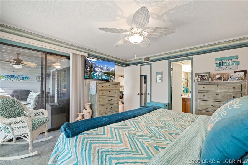 Motivated sellers! Experience the ultimate lakefront lifestyle - photo 19
