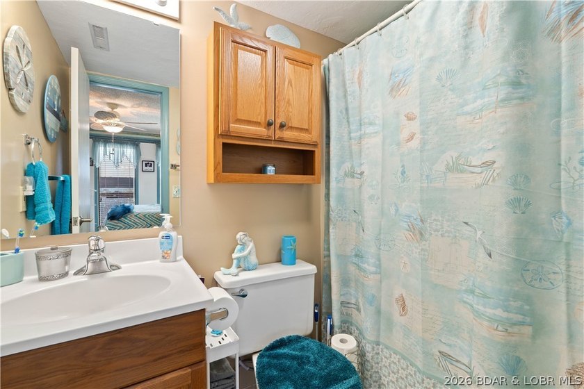 Motivated sellers! Experience the ultimate lakefront lifestyle - photo 20