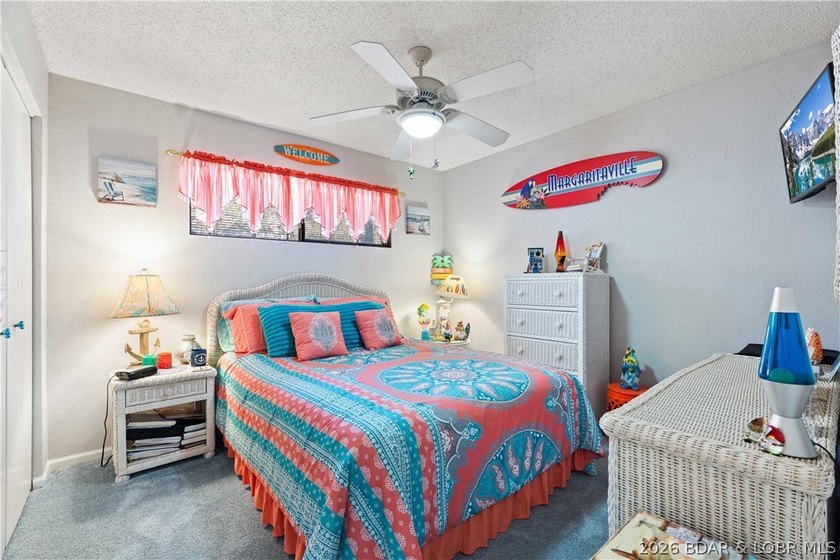 Motivated sellers! Experience the ultimate lakefront lifestyle - photo 21