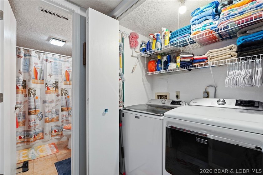 Motivated sellers! Experience the ultimate lakefront lifestyle - photo 25