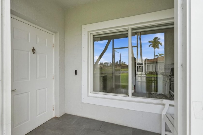 Beautifully updated 3-bedroom, 2-bath corner villa with 1,495 sq - photo 5