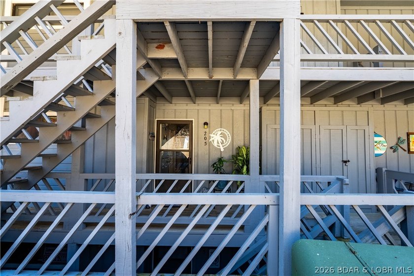 Motivated sellers! Experience the ultimate lakefront lifestyle - photo 31
