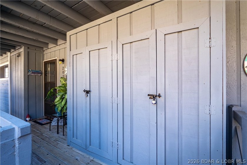 Motivated sellers! Experience the ultimate lakefront lifestyle - photo 33