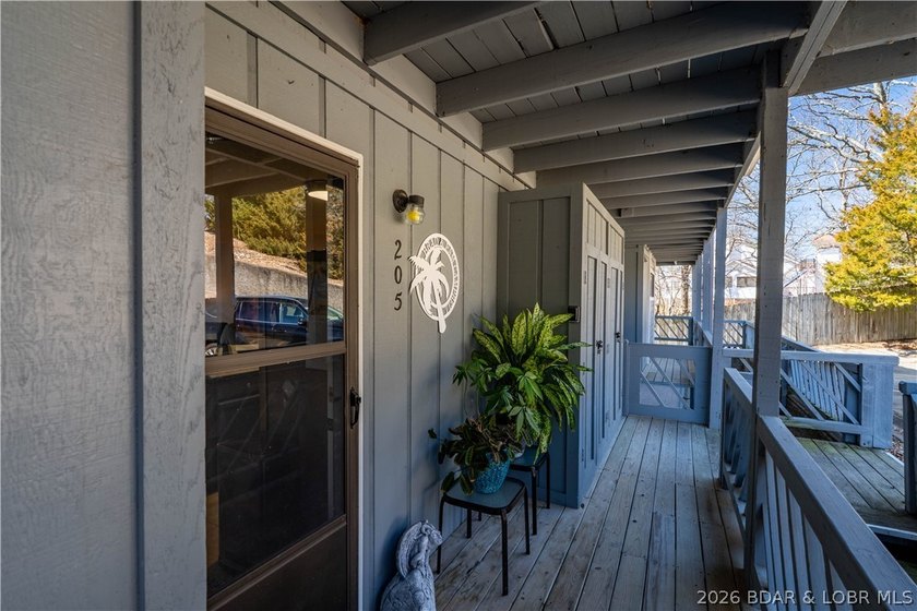 Motivated sellers! Experience the ultimate lakefront lifestyle - photo 34