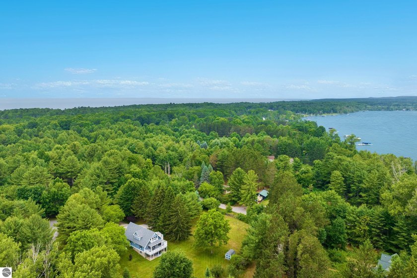 Beautiful home with Torch Lake access between Elk Rapids and - photo 3