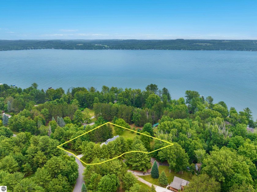 Beautiful home with Torch Lake access between Elk Rapids and - photo 4