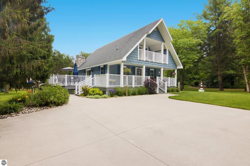 Beautiful home with Torch Lake access between Elk Rapids and - photo 7