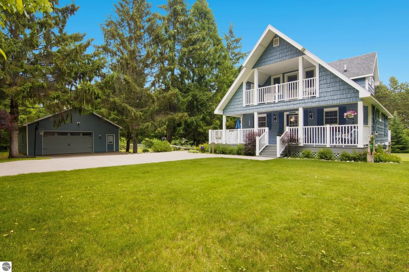 Beautiful home with Torch Lake access between Elk Rapids and - photo 8