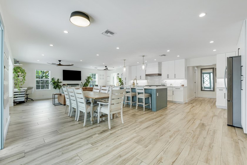 Welcome to a truly exceptional home where timeless design - photo 6