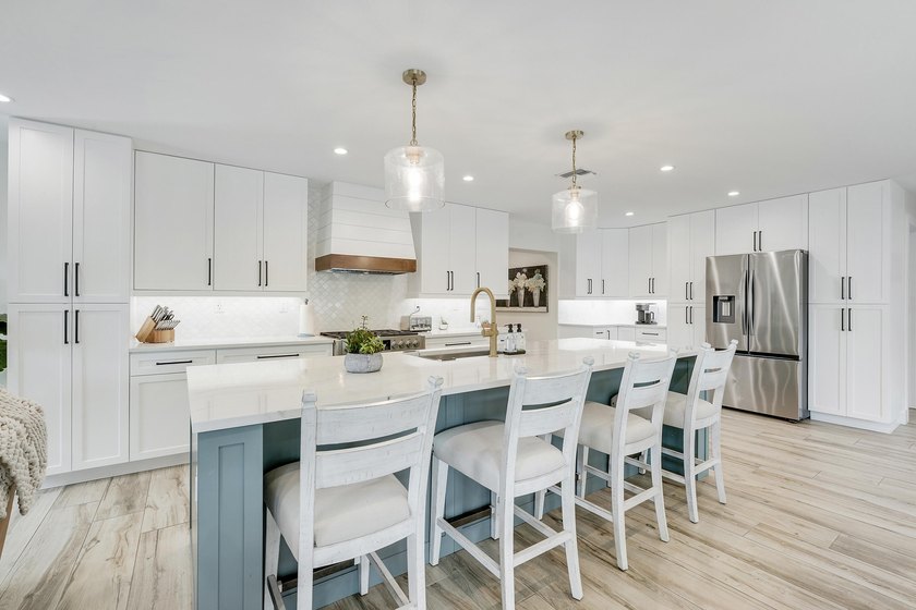 Welcome to a truly exceptional home where timeless design - photo 8
