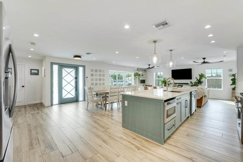 Welcome to a truly exceptional home where timeless design - photo 10