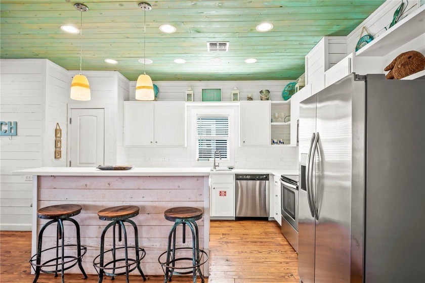 Welcome to your Gulf Coast escape! Nestled in the desirable - photo 11
