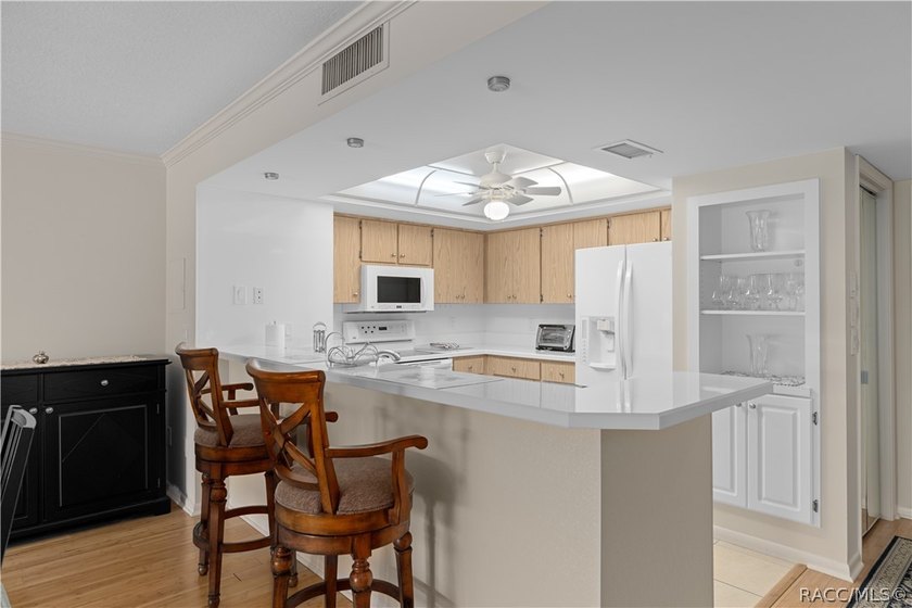 Maintenance Free Living! HOA includes Wi-Fi, basic cable, water - photo 15