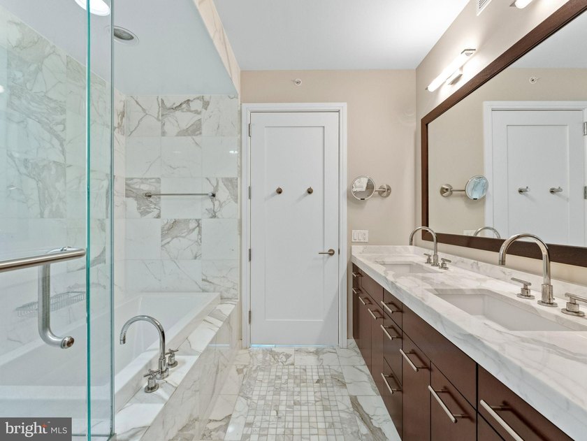 Luxury Living at The Ritz-Carlton Residences | Furnished | Prime - photo 15