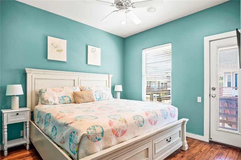 Welcome to your Gulf Coast escape! Nestled in the desirable - photo 18
