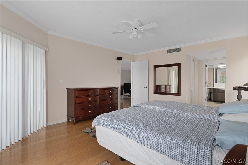 Maintenance Free Living! HOA includes Wi-Fi, basic cable, water - photo 20