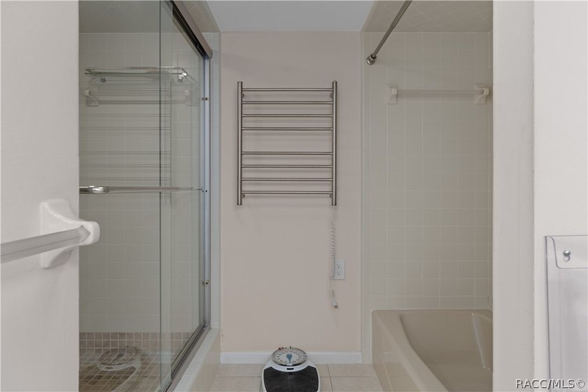Maintenance Free Living! HOA includes Wi-Fi, basic cable, water - photo 23