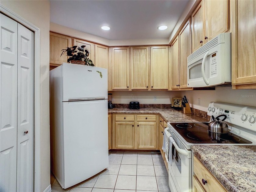 Welcome to your perfect getaway! This beautifully furnished - photo 24