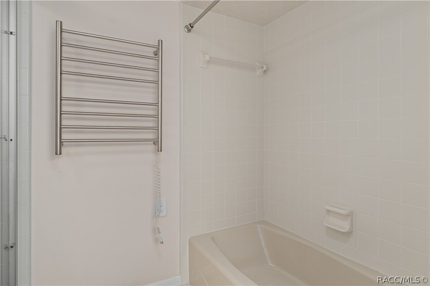 Maintenance Free Living! HOA includes Wi-Fi, basic cable, water - photo 24