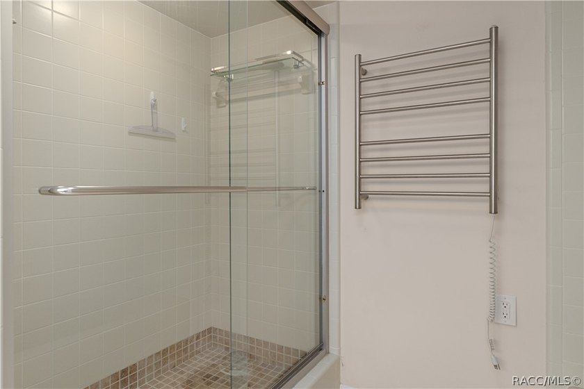 Maintenance Free Living! HOA includes Wi-Fi, basic cable, water - photo 25