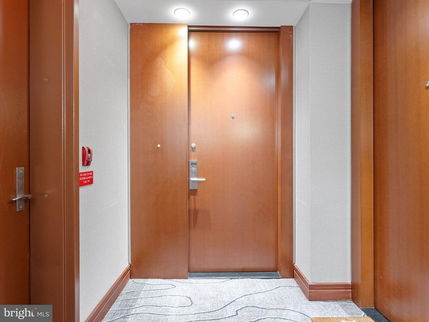 Luxury Living at The Ritz-Carlton Residences | Furnished | Prime - photo 29