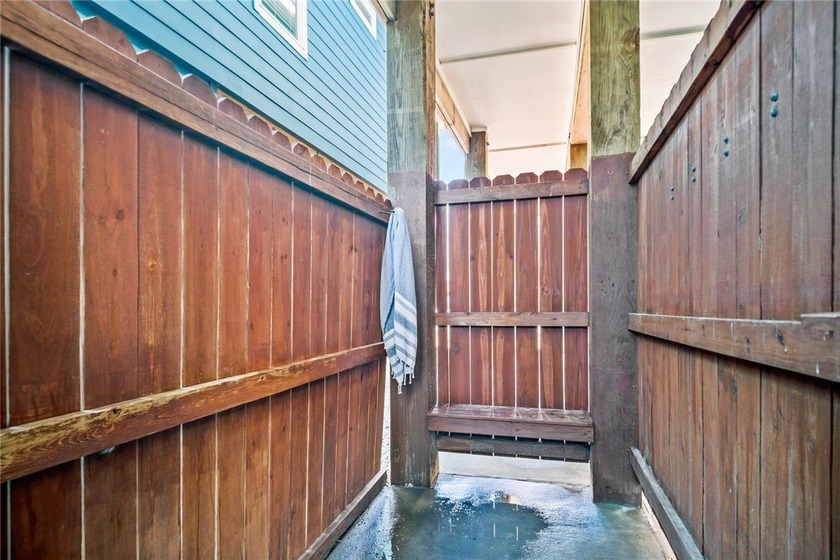 Welcome to your Gulf Coast escape! Nestled in the desirable - photo 30