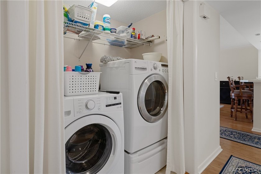 Maintenance Free Living! HOA includes Wi-Fi, basic cable, water - photo 32