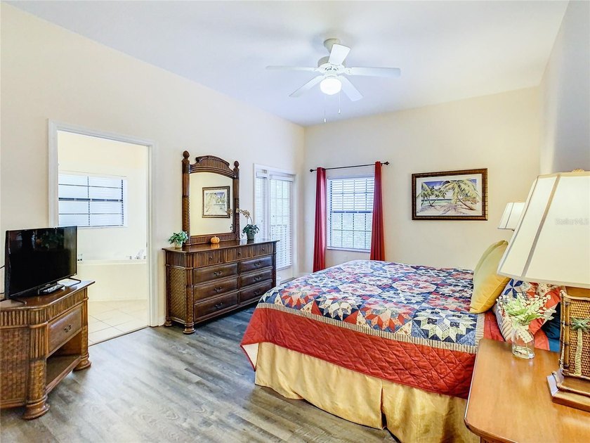 Welcome to your perfect getaway! This beautifully furnished - photo 35