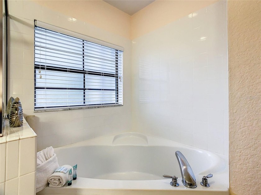 Welcome to your perfect getaway! This beautifully furnished - photo 36