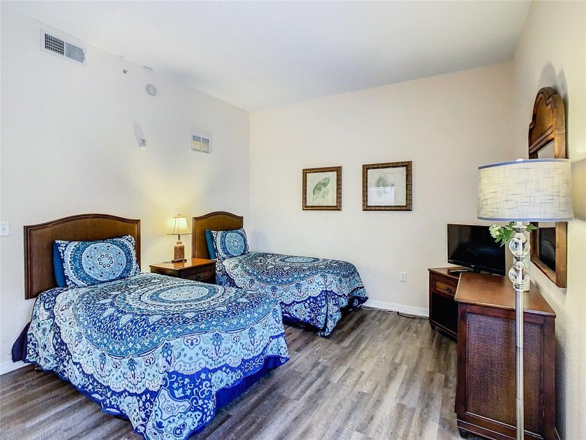 Welcome to your perfect getaway! This beautifully furnished - photo 41