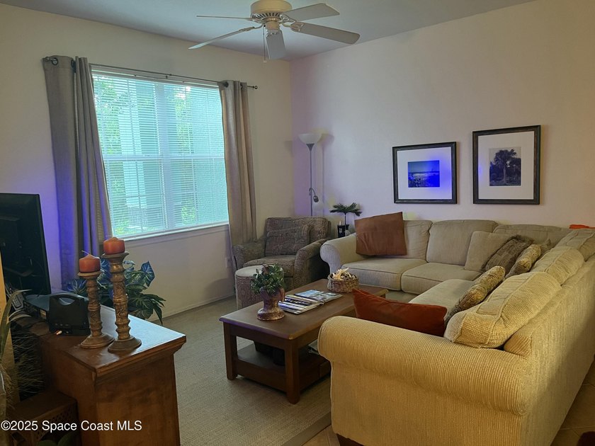 This cozy unit has a renter in place that can stay or move with - photo 7