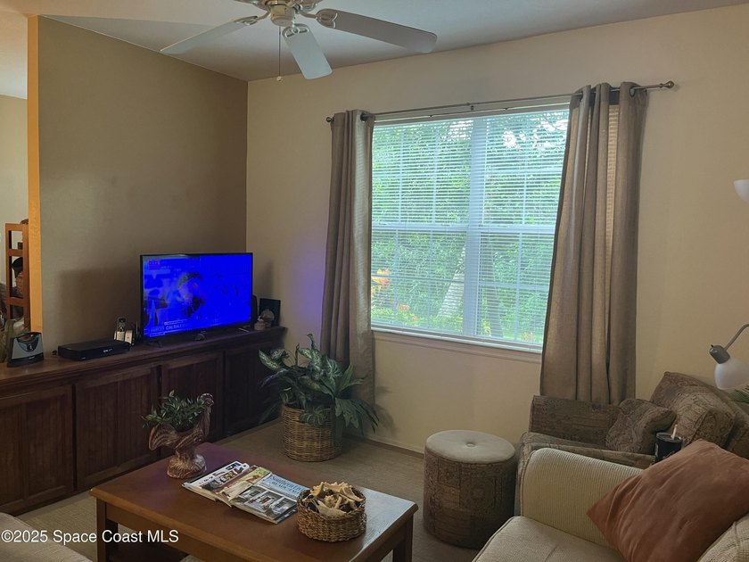 This cozy unit has a renter in place that can stay or move with - photo 8