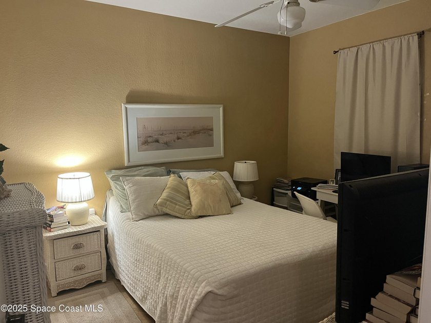 This cozy unit has a renter in place that can stay or move with - photo 9