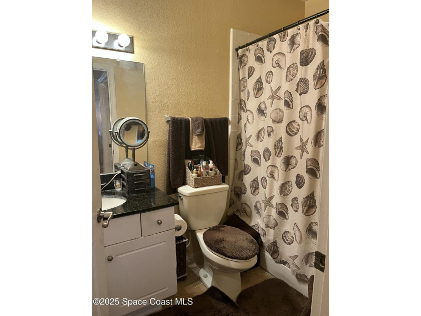 This cozy unit has a renter in place that can stay or move with - photo 10