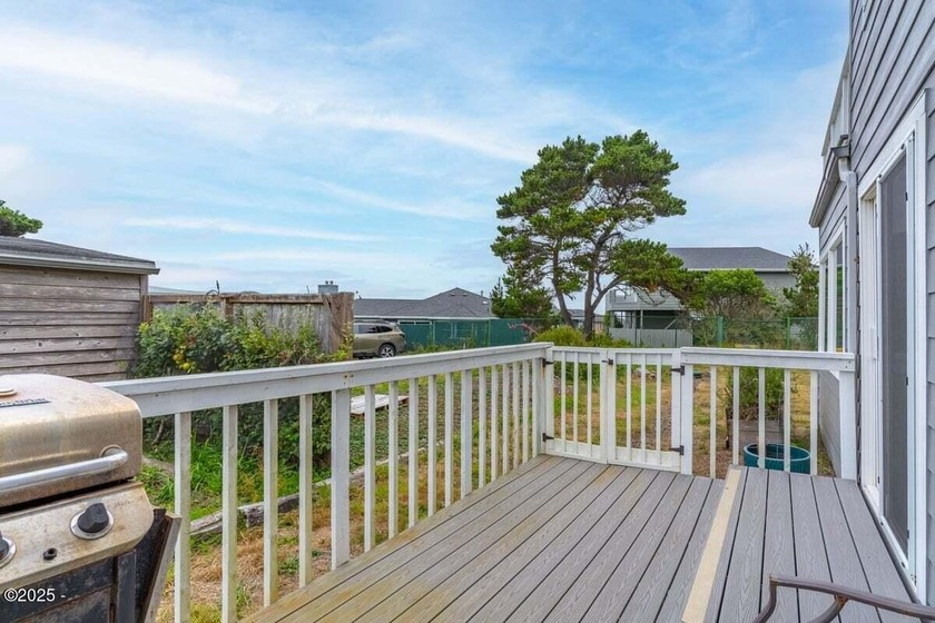 Welcome to your coastal retreat! Beautiful ocean view home just - photo 12