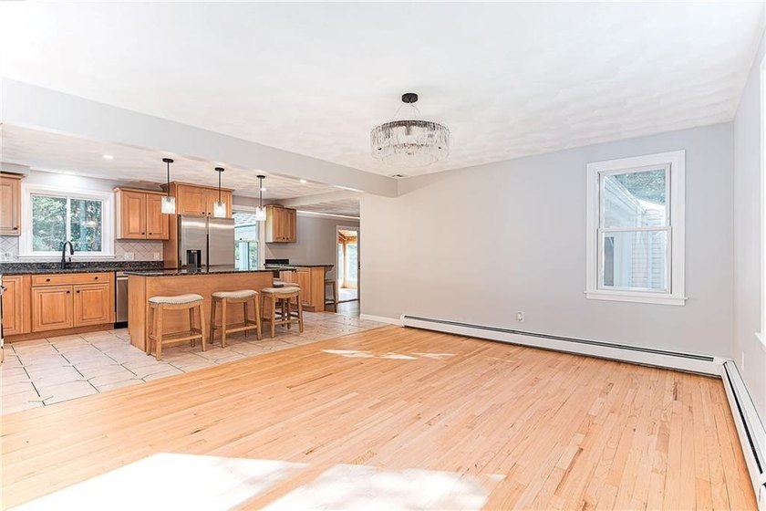 This beautifully updated, turn-key Colonial perfectly pairs - photo 12