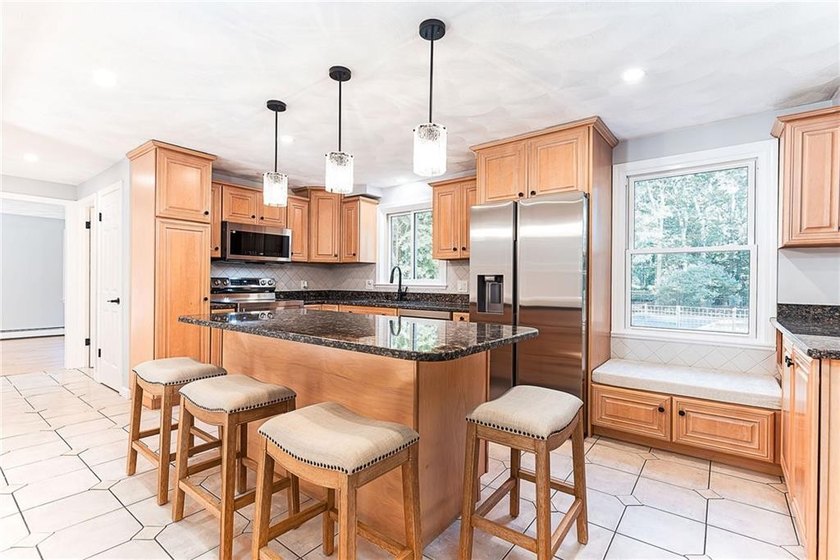 This beautifully updated, turn-key Colonial perfectly pairs - photo 15