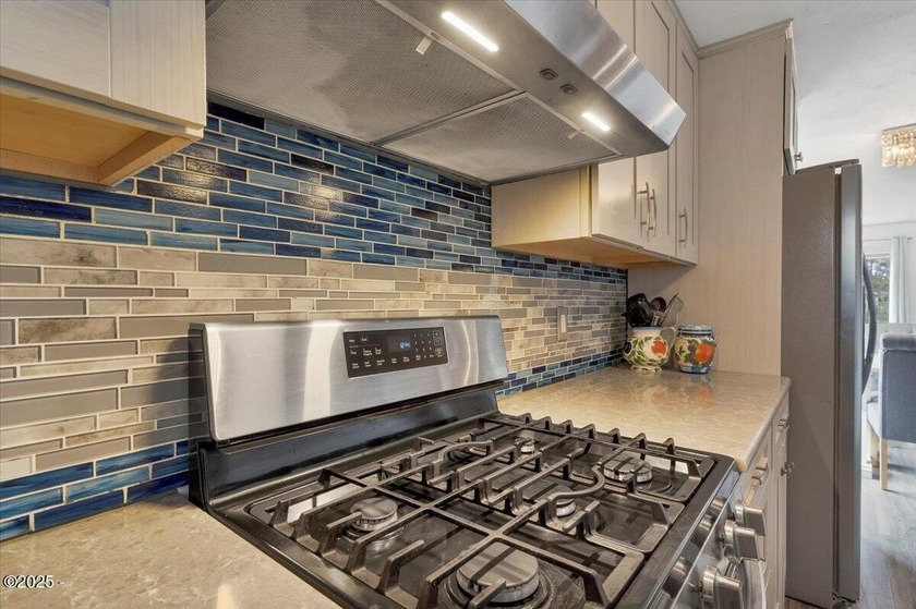 Welcome to your coastal retreat! Beautiful ocean view home just - photo 17