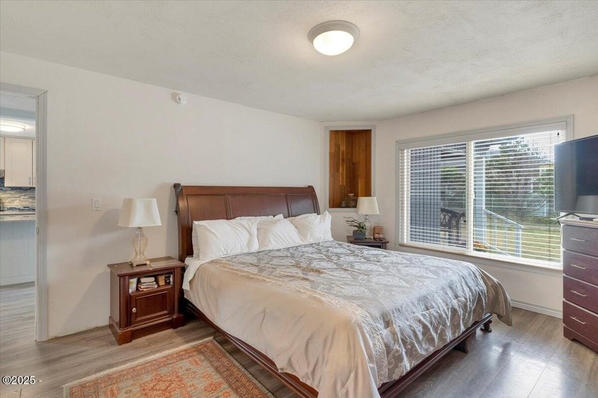Welcome to your coastal retreat! Beautiful ocean view home just - photo 22