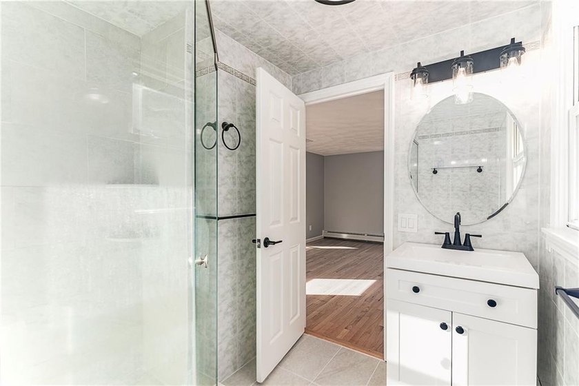 This beautifully updated, turn-key Colonial perfectly pairs - photo 29