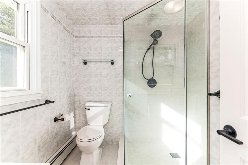 This beautifully updated, turn-key Colonial perfectly pairs - photo 30
