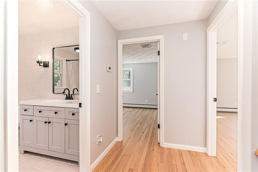 This beautifully updated, turn-key Colonial perfectly pairs - photo 32