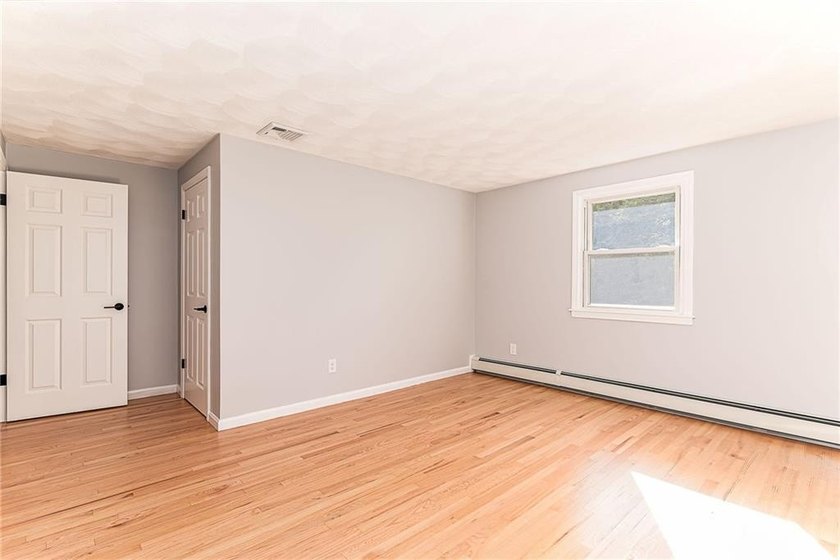 This beautifully updated, turn-key Colonial perfectly pairs - photo 34