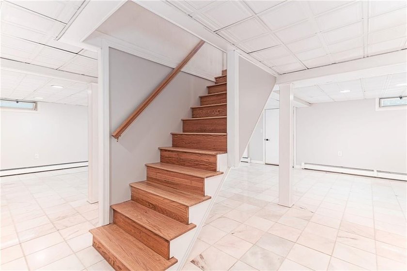 This beautifully updated, turn-key Colonial perfectly pairs - photo 37