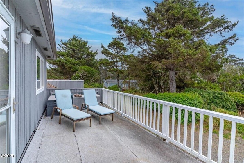 Welcome to your coastal retreat! Beautiful ocean view home just - photo 39