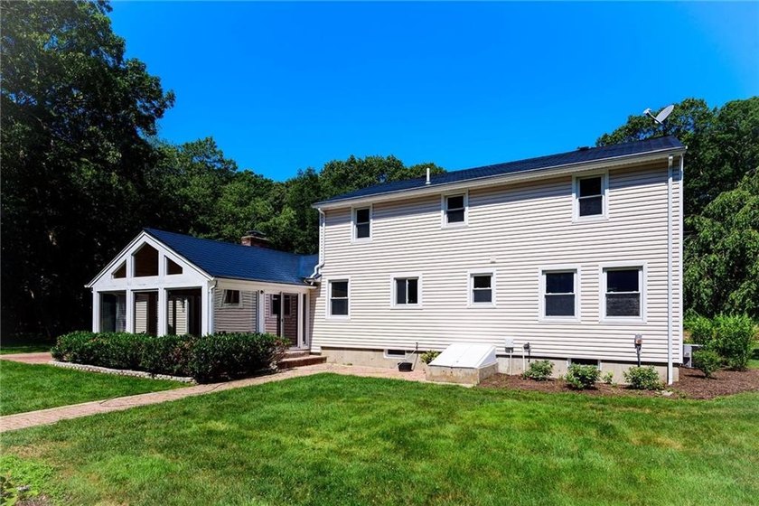 This beautifully updated, turn-key Colonial perfectly pairs - photo 41